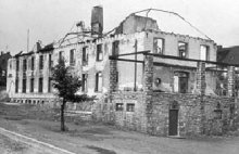 Saal mit gro&szlig;em Kamin