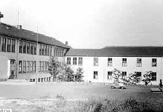 Scheibschule mit oberem Schulhof